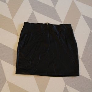 Forever 21 Pleather mini skirt in Black